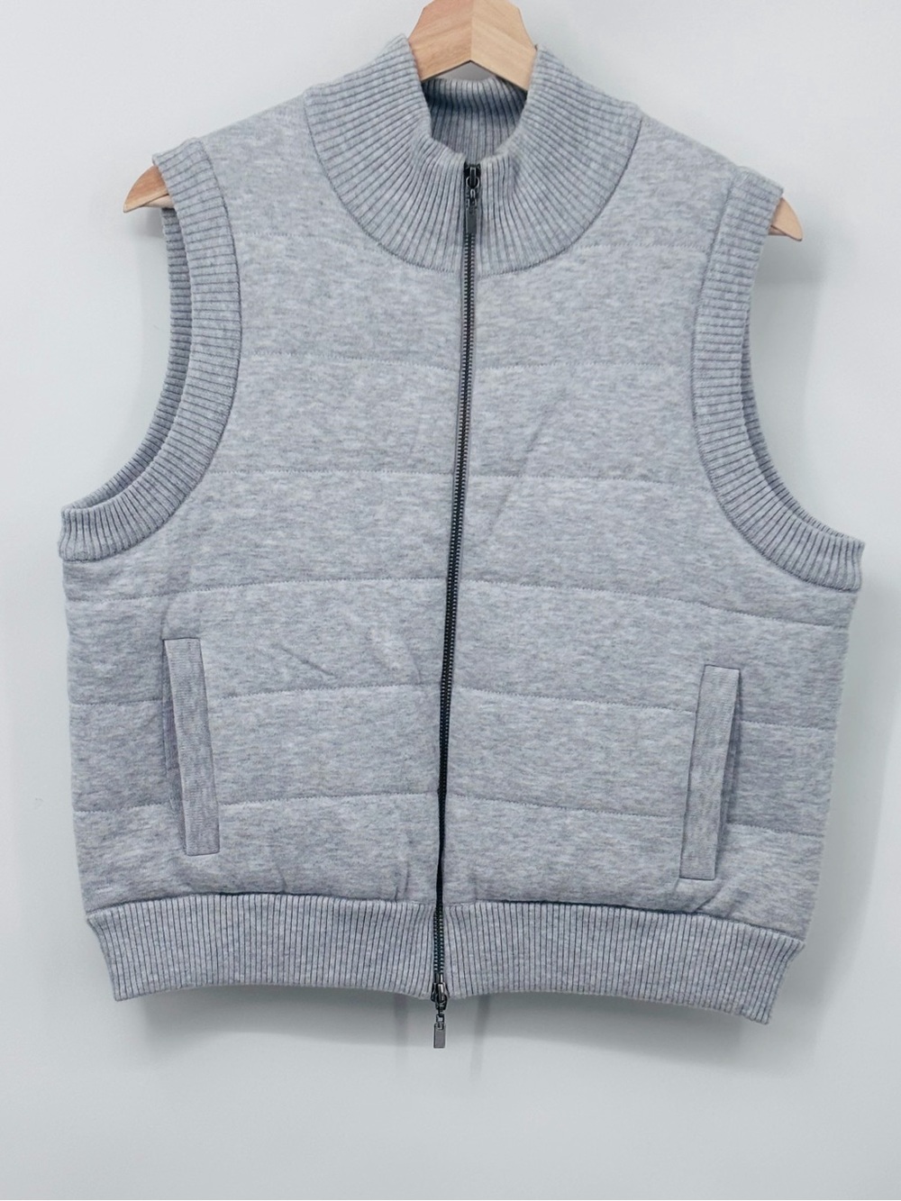Kinross Cashmere Quilted Zip front Vest Stone retail $440 Size Medium